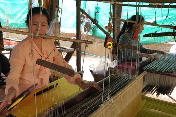 Villaggio di seta a Phnom Penh