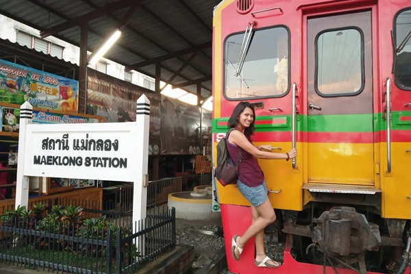 Maeklong, il mercato ferroviario vicino a Bangkok