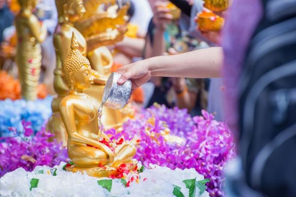 Thailandia ad aprile: Un viaggio tra cultura, festa e calore tropicale