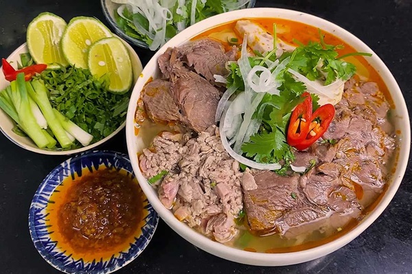 Bun bo Hue, storia, ricetta e molto di più