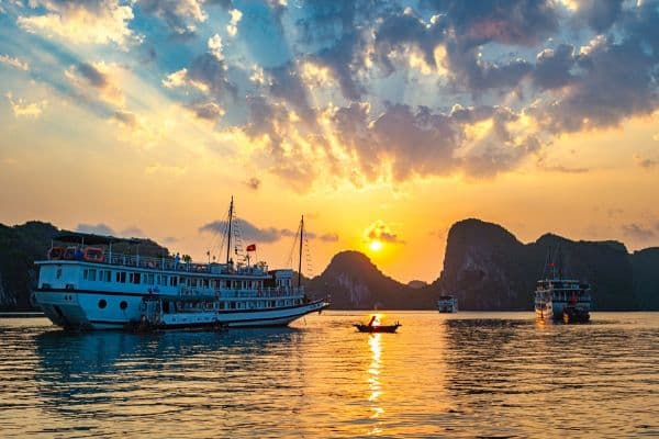 Ha Long - Hanoi - Partenza