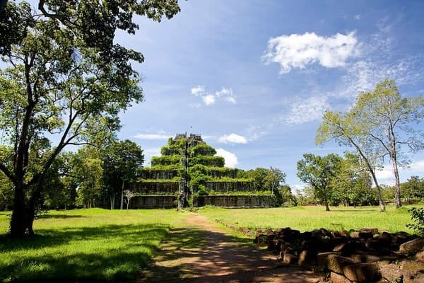 Siem Reap - Beng Mealea - Koh Ker - Siem Reap