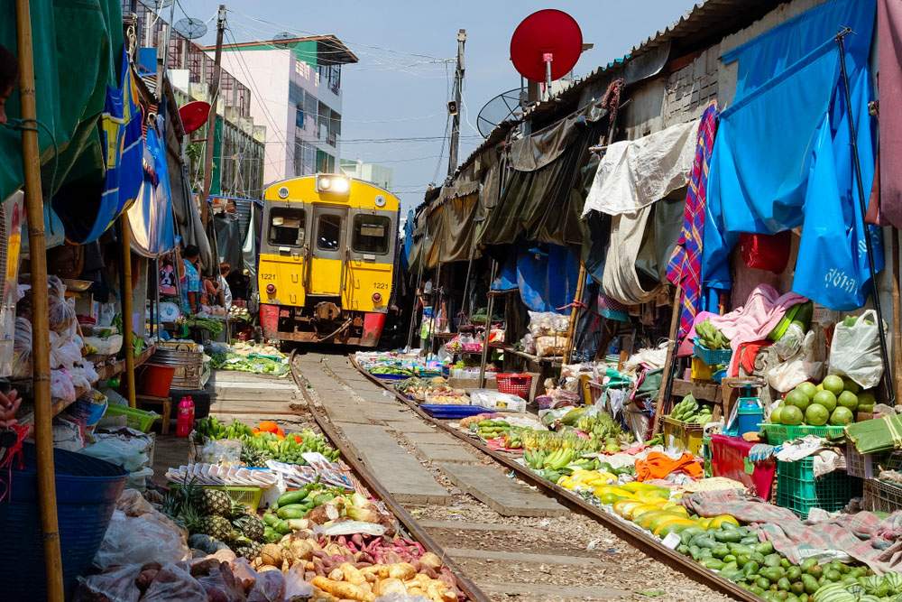 Mercato ferroviario di Maeklong