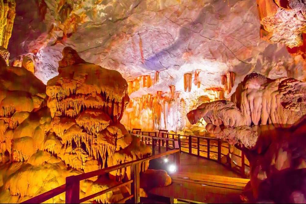 Baia di Bai Tu Long - grotta di Thien Cung