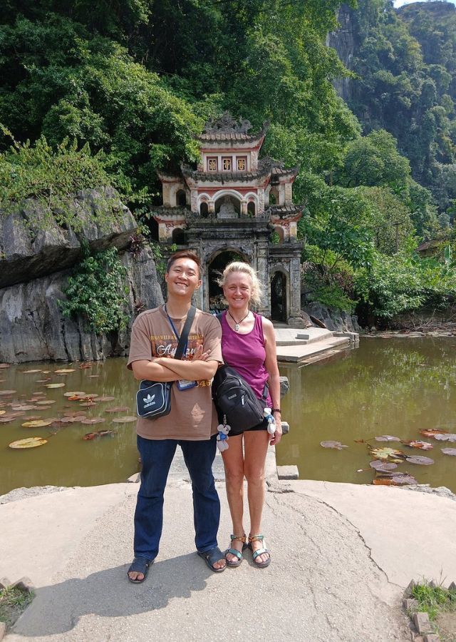 Due turisti dell'Asiatica Travel sono in visita in Vietnam.