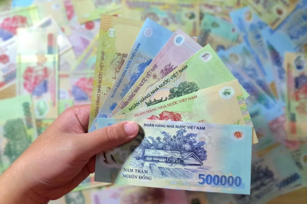 Le banconote vietnamite sono realizzate in polimero, con ogni denominazione che ha un colore diverso.