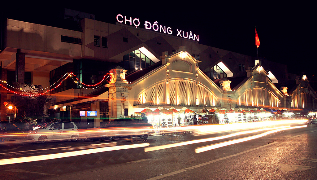 hanoi di notte mercato Dong Xuan