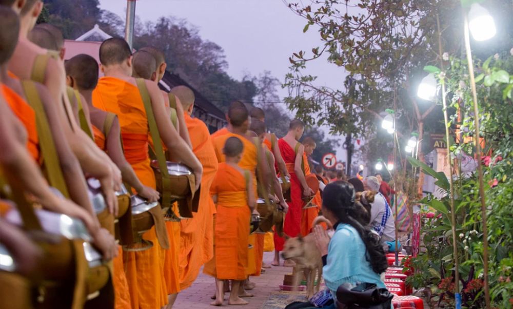 luang prabang tak bat