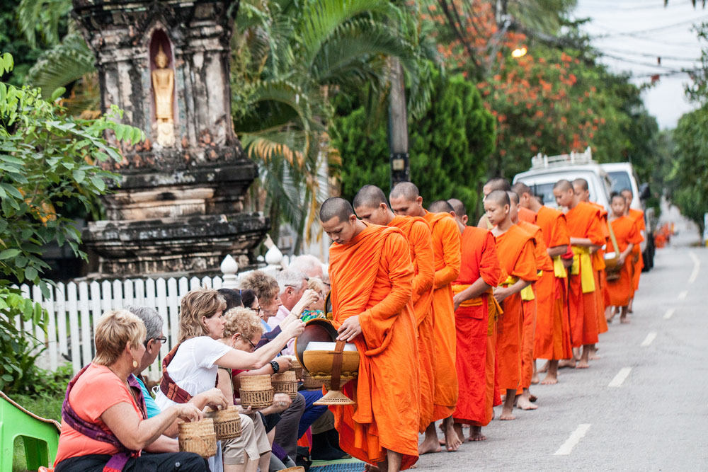 luang prabang tak bat mattina