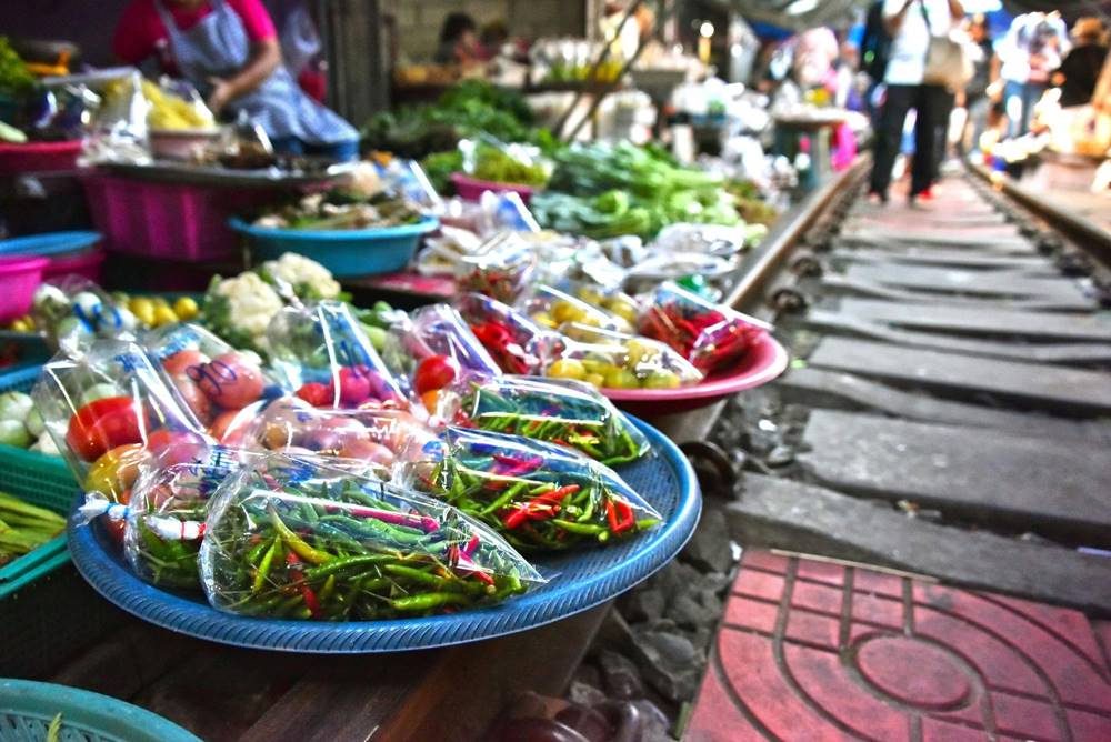 Maeklong, il mercato ferroviario vicino a Bangkok