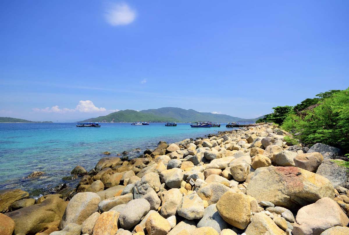 nha trang vietnam hon mun