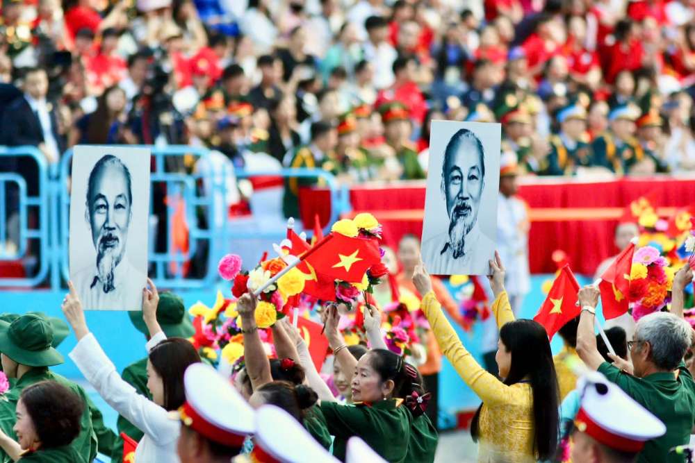 Il popolo vietnamita partecipa felicemente alla parata