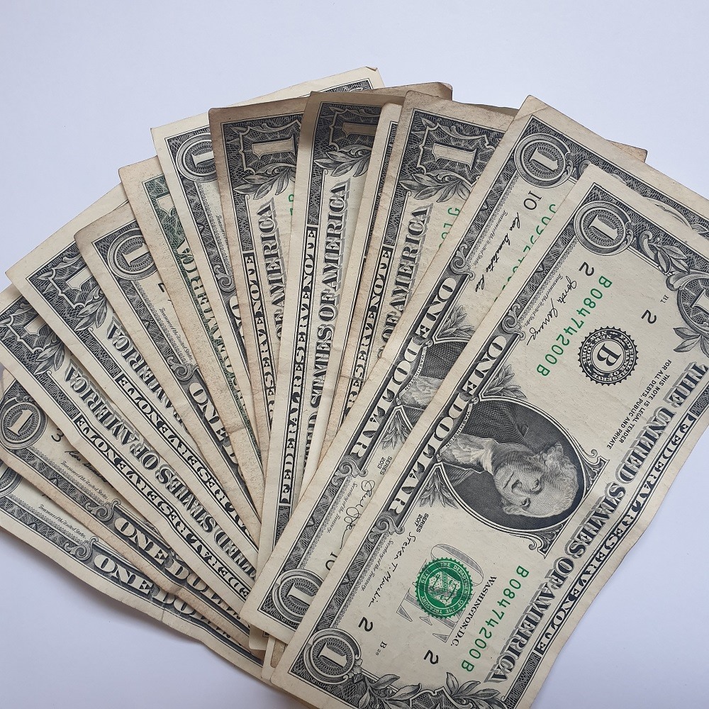 Moneta della Cambogia: Riel o dollari?